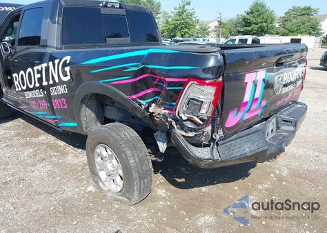 2021 Ram 2500 Laramie 4X4 6'4 Box z USA, uszkodzony, nr VIN 3C6UR5FL2MG558334